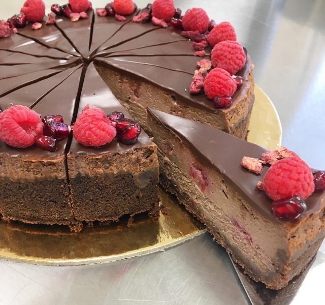 Čokoládový cheesecake s malinami